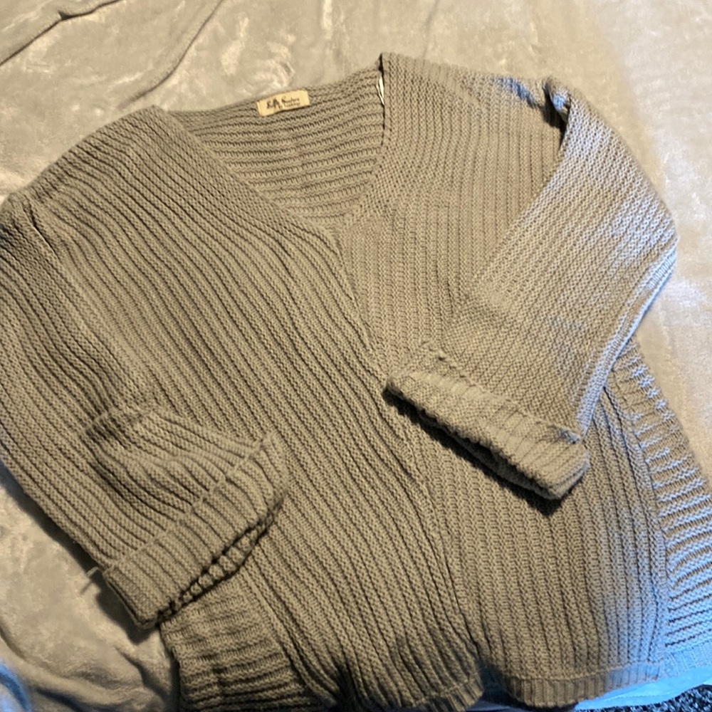Grey knit, v-neck, loose fit, cuffed arm sweater (size M/L fits large or XL)